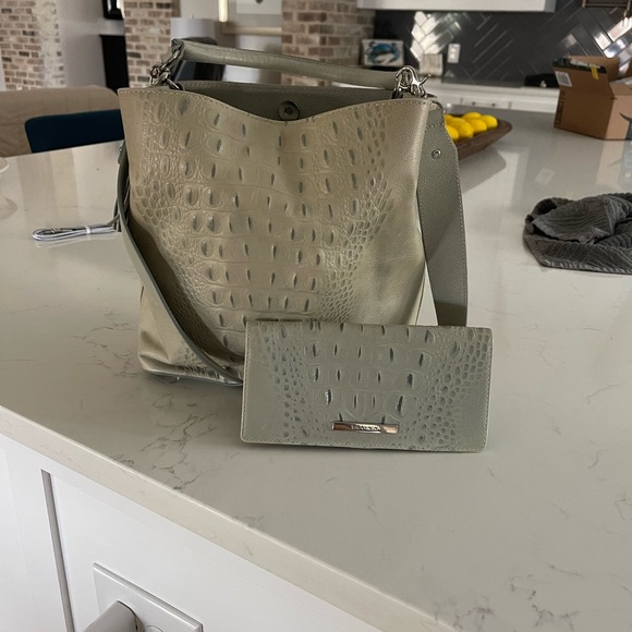 SOLD Brahmin Amelia Medium Crossbody Bucket Bag in Seafoam Green - Picture 6 of 9